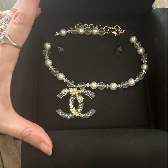 SOLD Stunning 2019K Chanel Winter choker - Picture 2 of 5